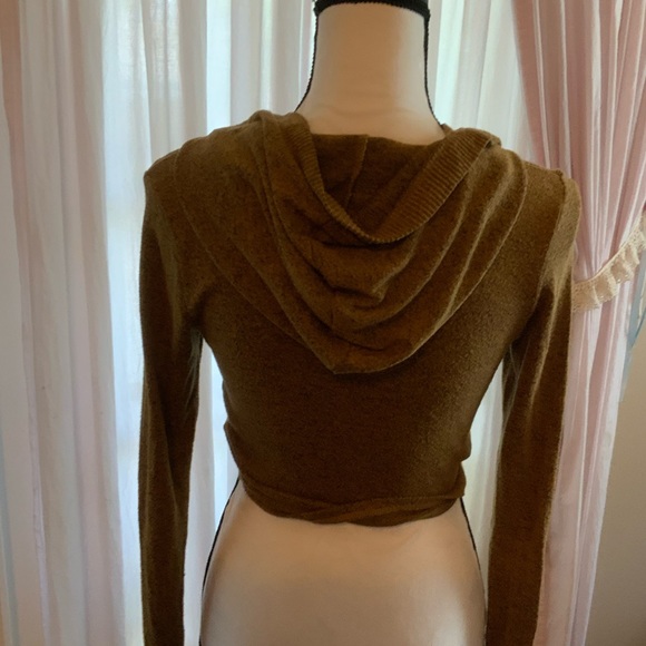 Sweater with hoodie.🔥🔥🔥 - Picture 4 of 4